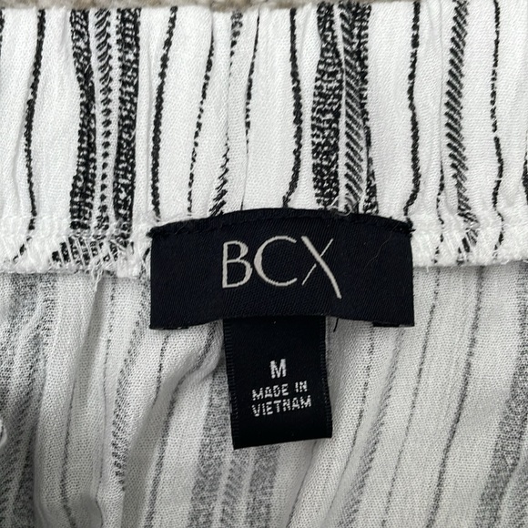 NWOT Printed Off-The-Shoulder Elbow-Sleeve Top - Picture 6 of 8